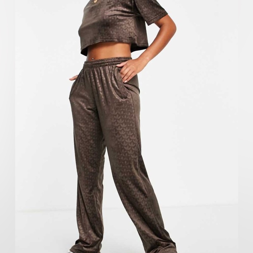 adidas Women's Set Brown Patterned velvet top and pants